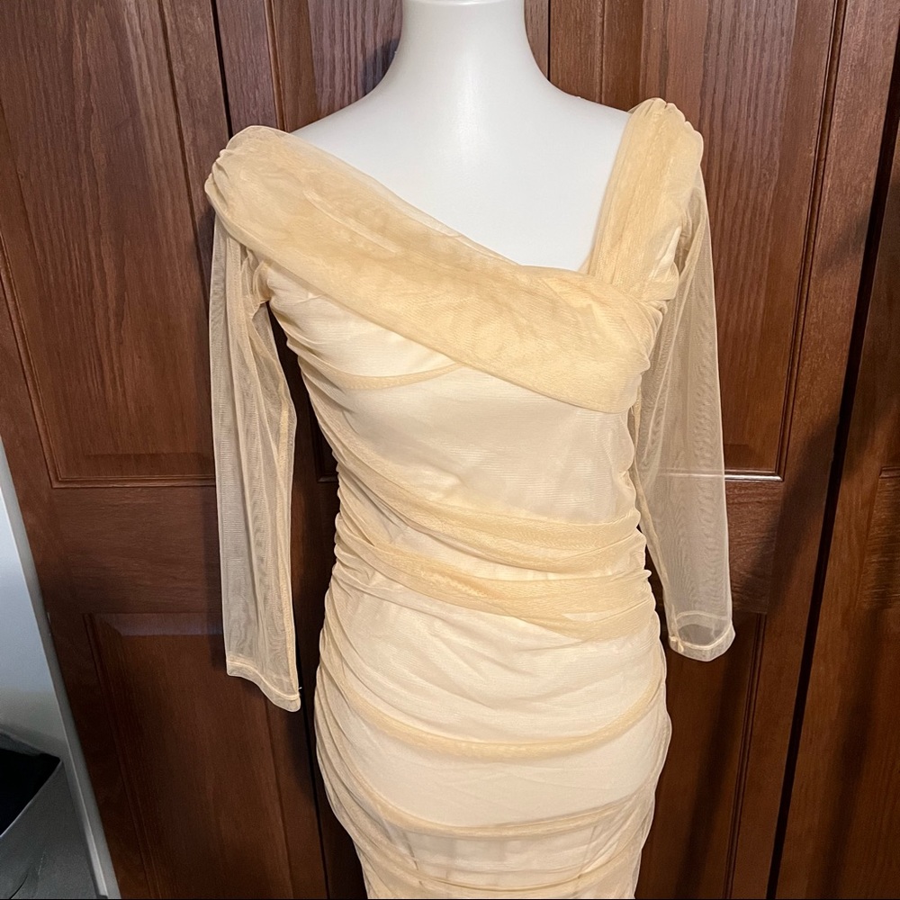 Beautiful Ruched Dress 👗 - Picture 8 of 8